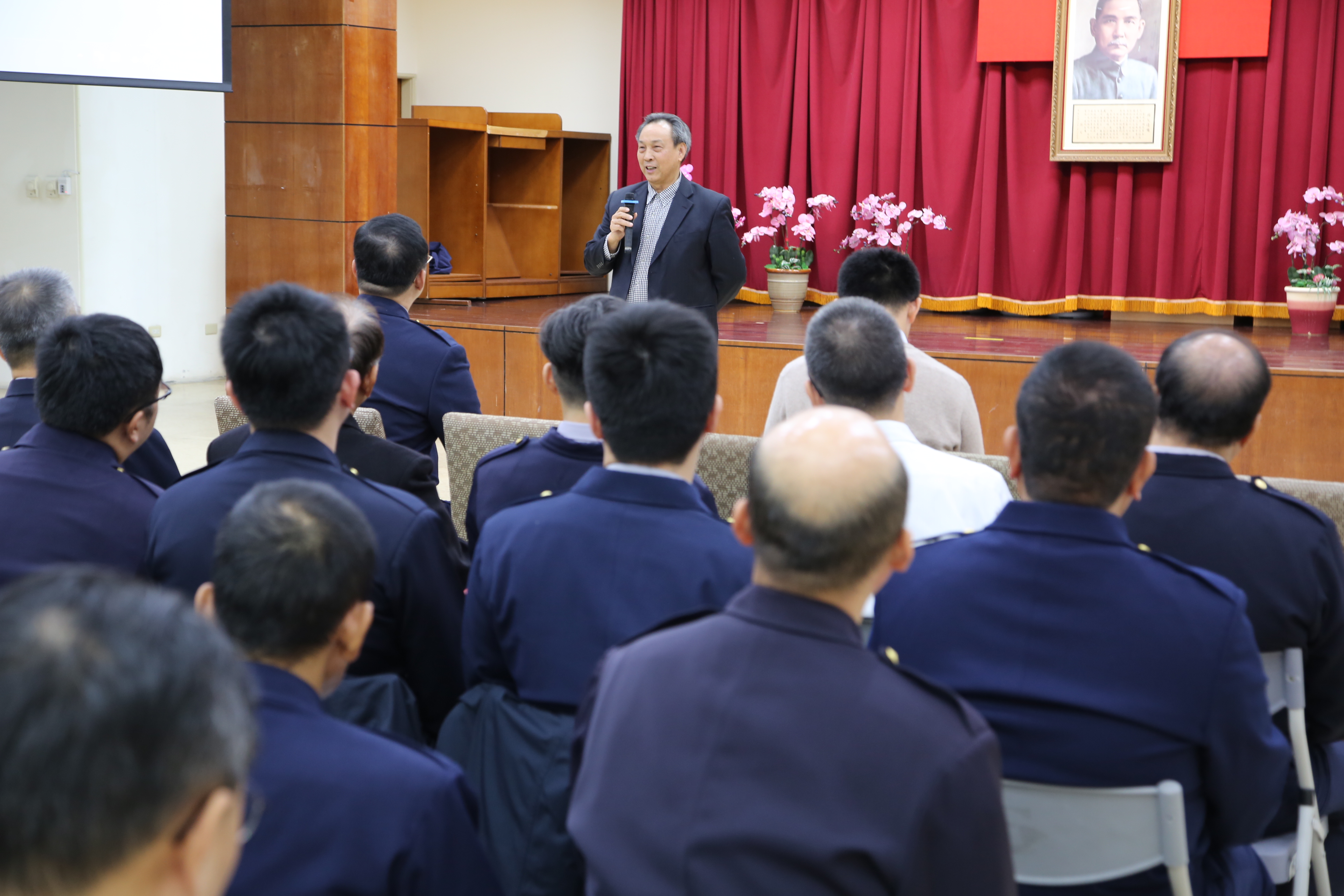 虎山實業董事長陳春協、總經理陳映志蒞臨本分局分享企業經營心得