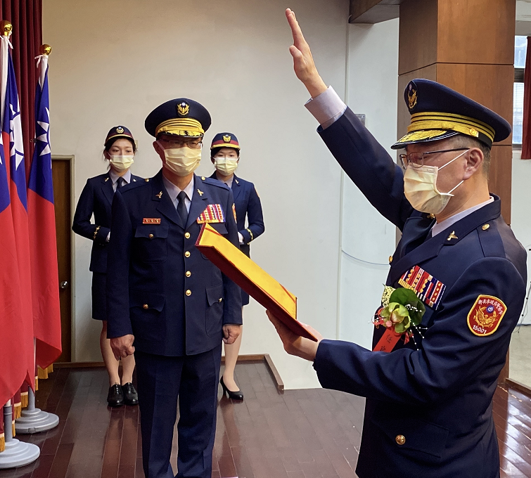 謝龍富分局長宣讀誓詞就任帶領團隊為轄內鄉親服務